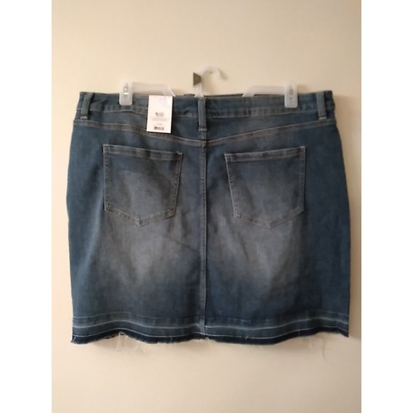 New Time and Tru 18 Denim Jean Stretch Skirt Factory Distressing - Picture 8 of 11
